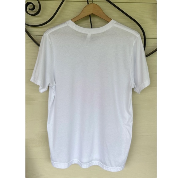 In Dolly We Trust • Graphic Tee Shirt in White & Pink - Dolly Parton - M/L - Picture 8 of 8